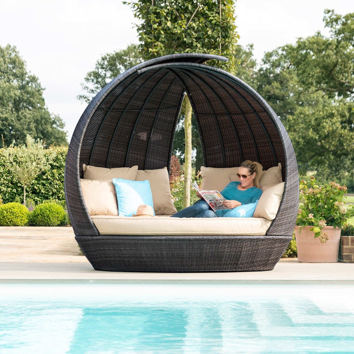 Maze Outdoors Lotus Daybed / Brown House of Isabella UK