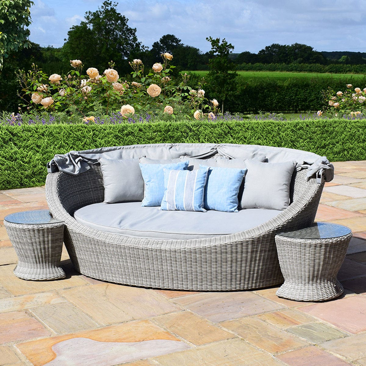 Maze Outdoors Oxford Daybed House of Isabella UK