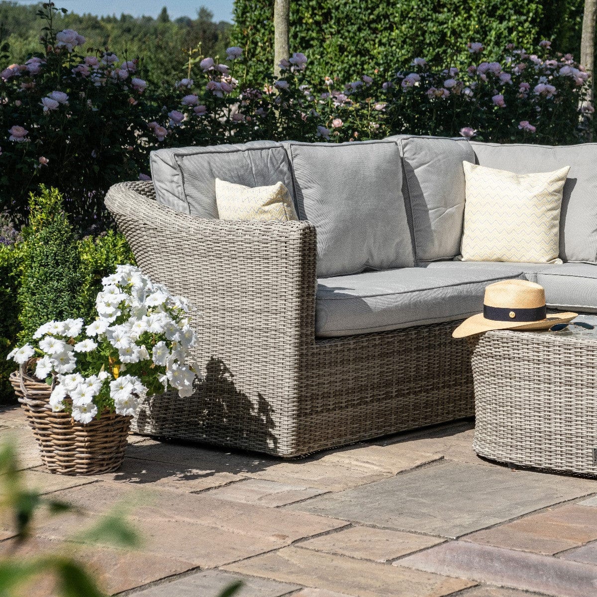 Maze Outdoors Oxford Small Corner Group House of Isabella UK