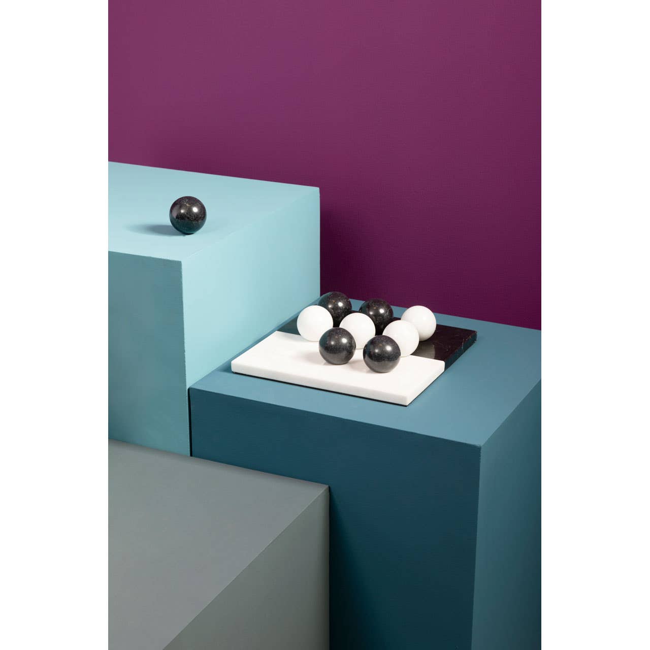 Noosa & Co. Accessories Flos Black And White Tic Tac Toe Marble Game House of Isabella UK