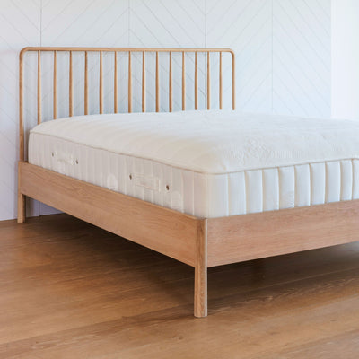 Holbeach 5' Spindle Bed