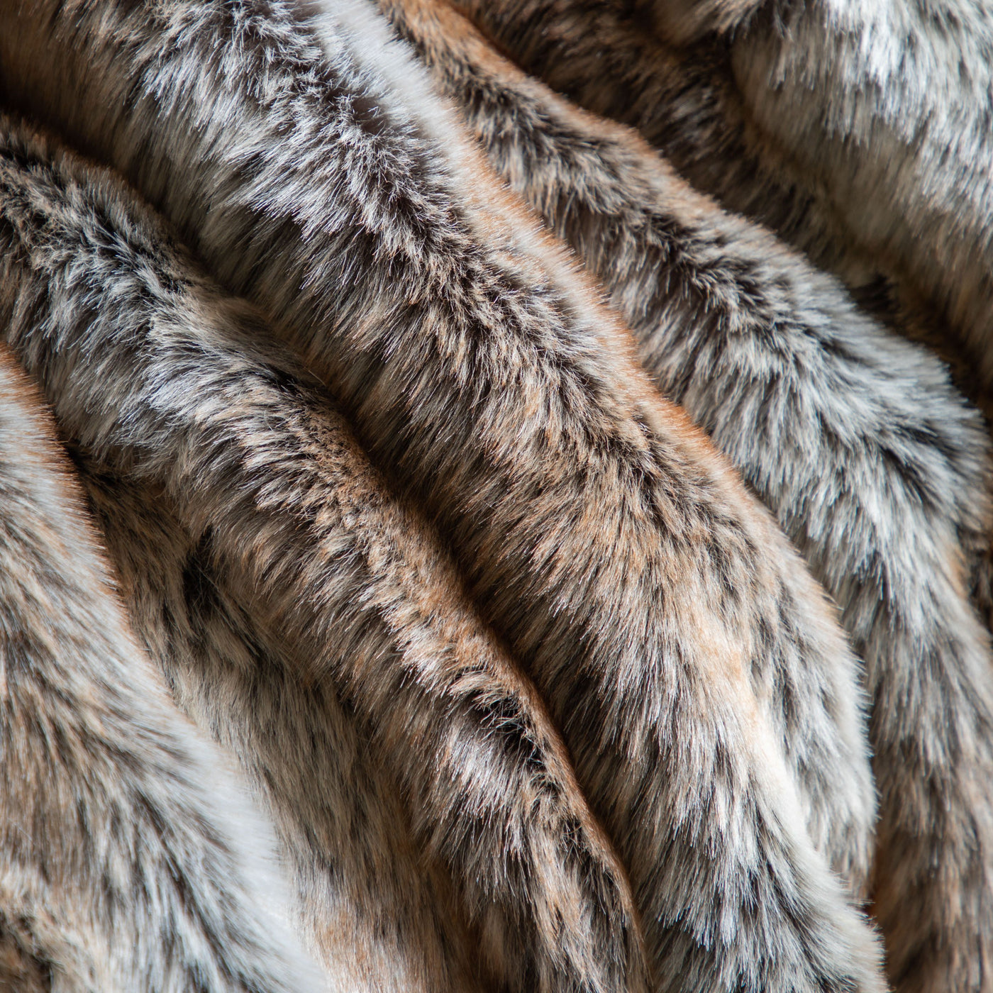 Husky Fur Throw Premium